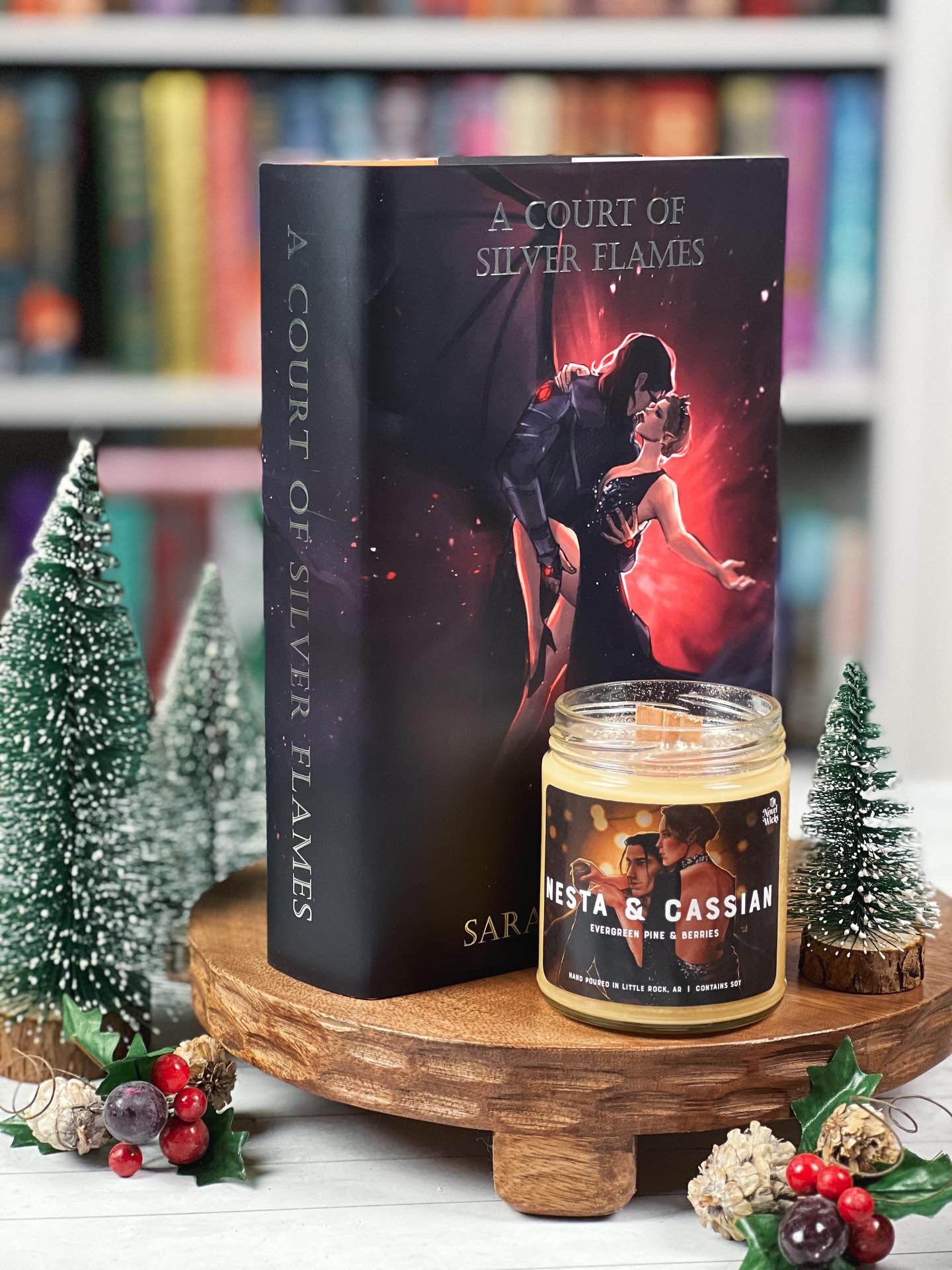 Cassian and Nesta SJM Christmas candle